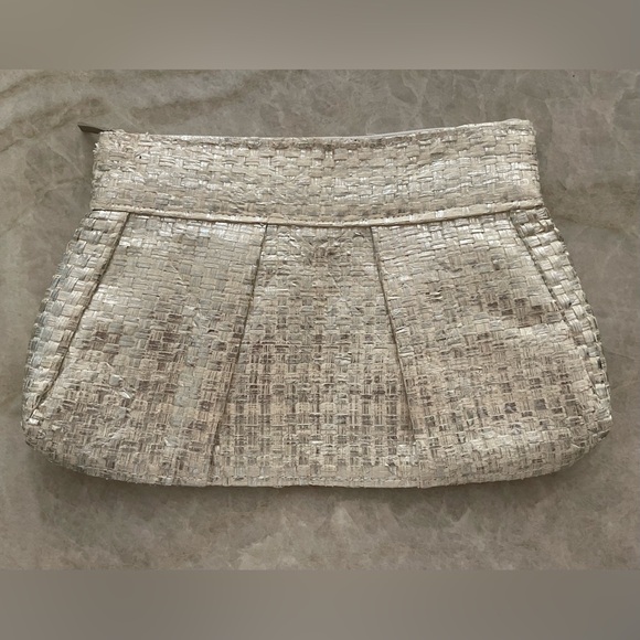 Woven silver & cream clutch purse - Picture 1 of 5